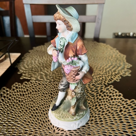 Napcoware Classic Gallery #8567 Porcelain Figurine: Grape Picker - Picture 5 of 10